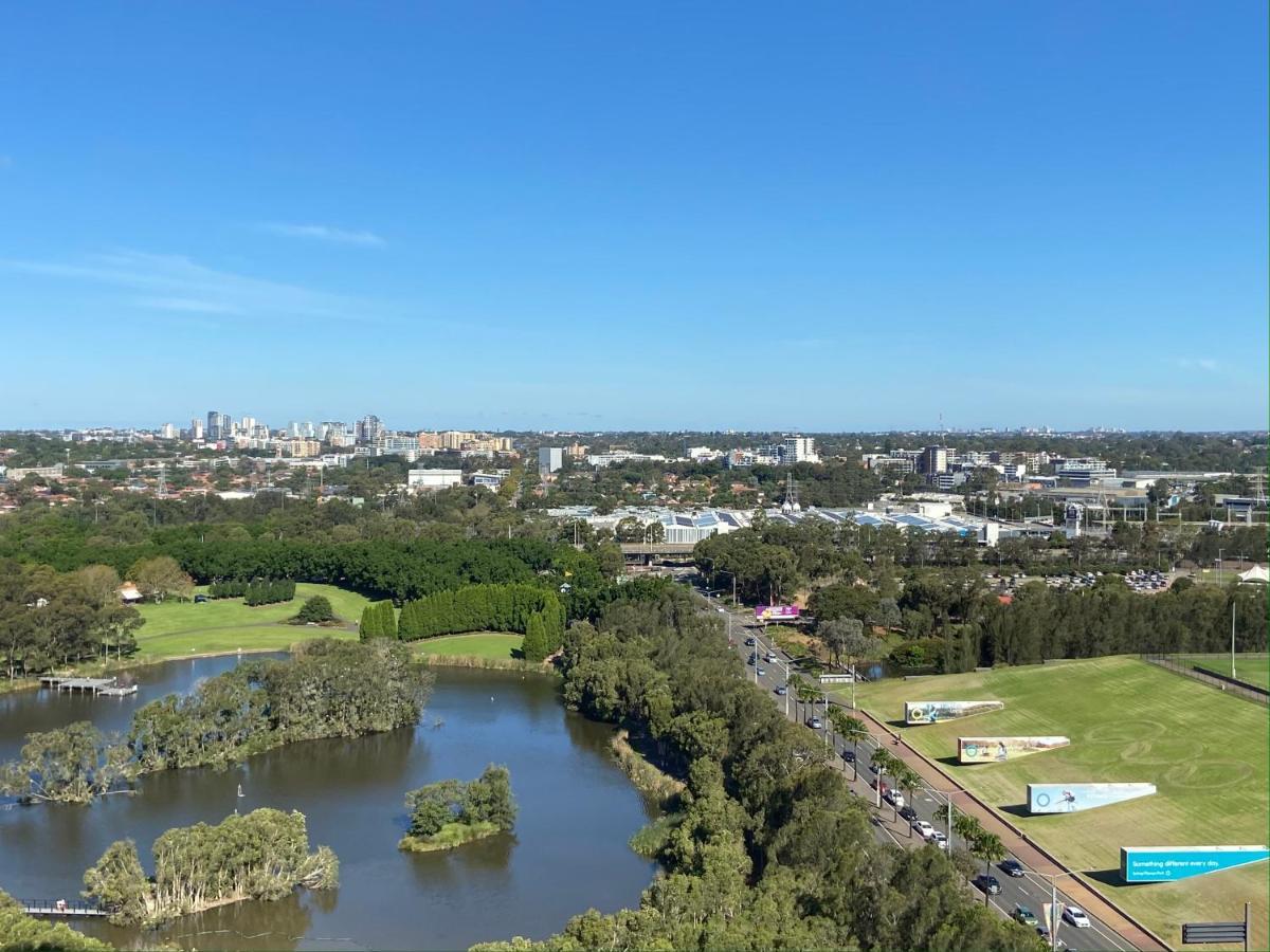 Parkside & City View In Sydney Olympic Park ภายนอก รูปภาพ