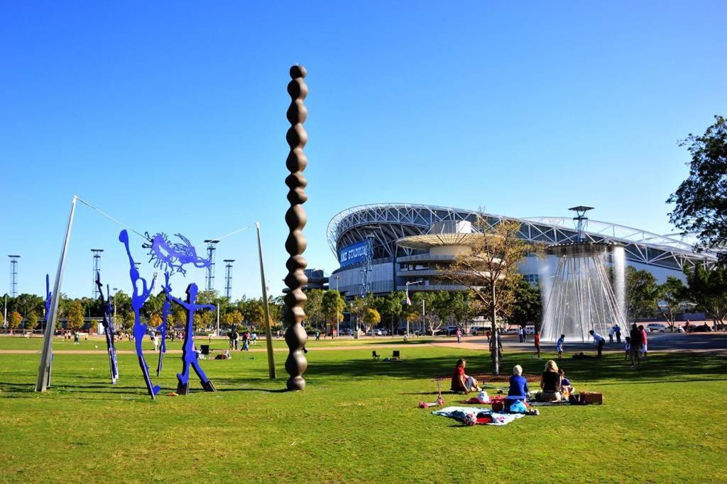 Parkside & City View In Sydney Olympic Park ภายนอก รูปภาพ